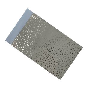 Cadeauzakjes gemetaliseerd papier 12cm x 19cm creme goud strepen 74gr / m2
