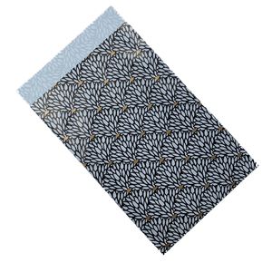 Cadeauzakjes gecoat papier 12cm x 19cm wit/zwart/goud blaadjes 70gr / m2